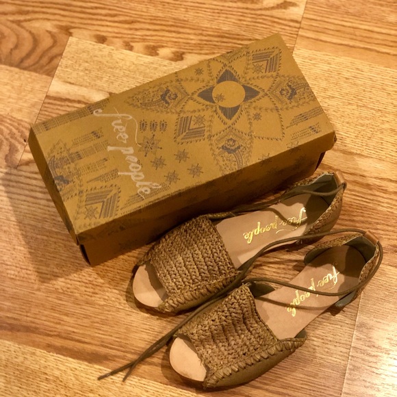Free People - Beaumont Woven Flat - Picture 2 of 3